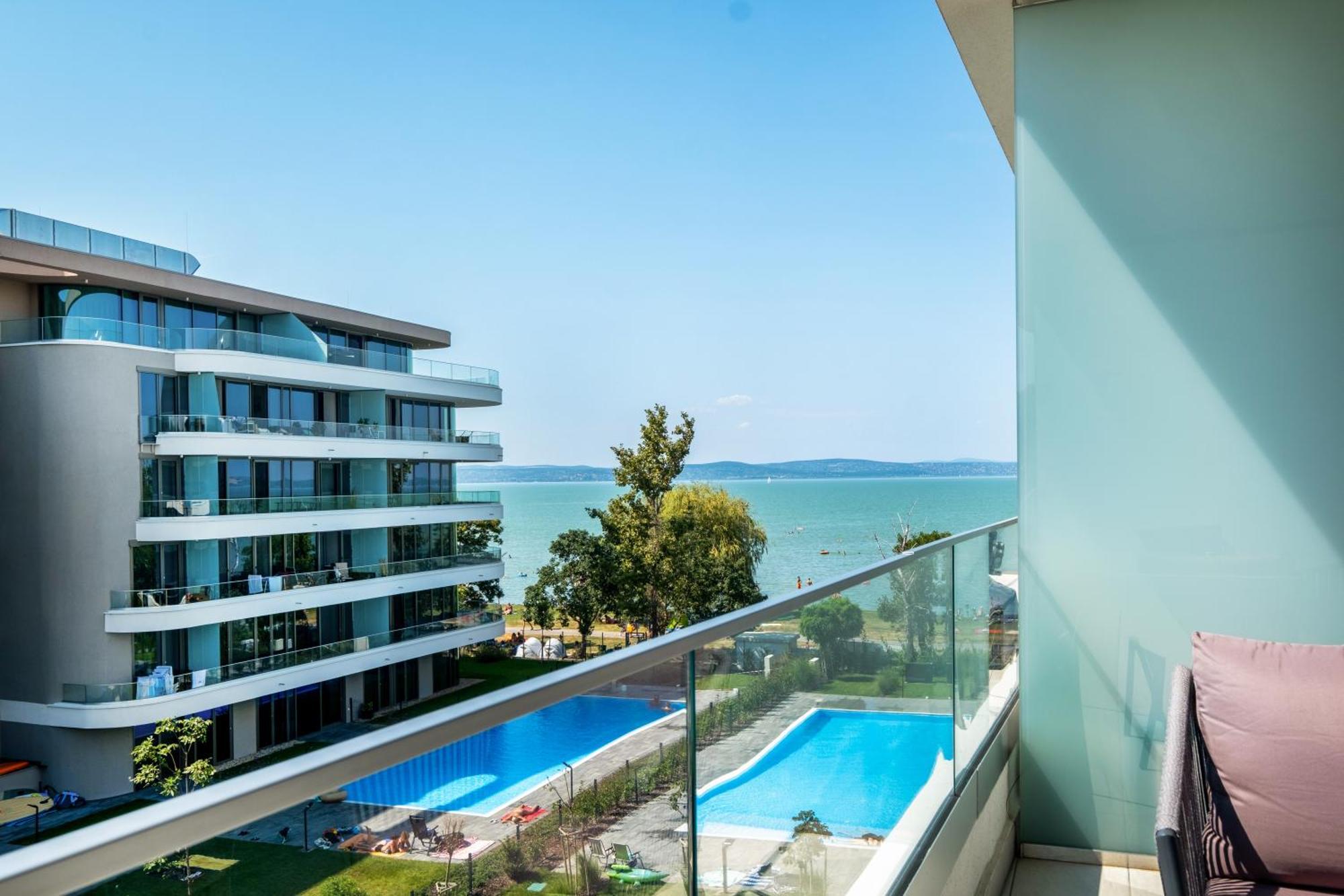 Myflat Wave Luxury 44 Suite Сиофок Екстериор снимка