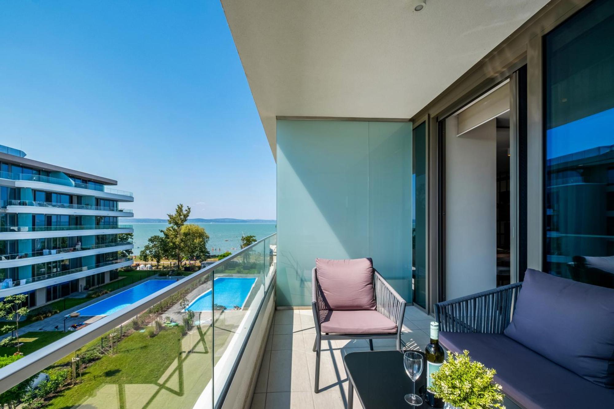 Myflat Wave Luxury 44 Suite Сиофок Екстериор снимка
